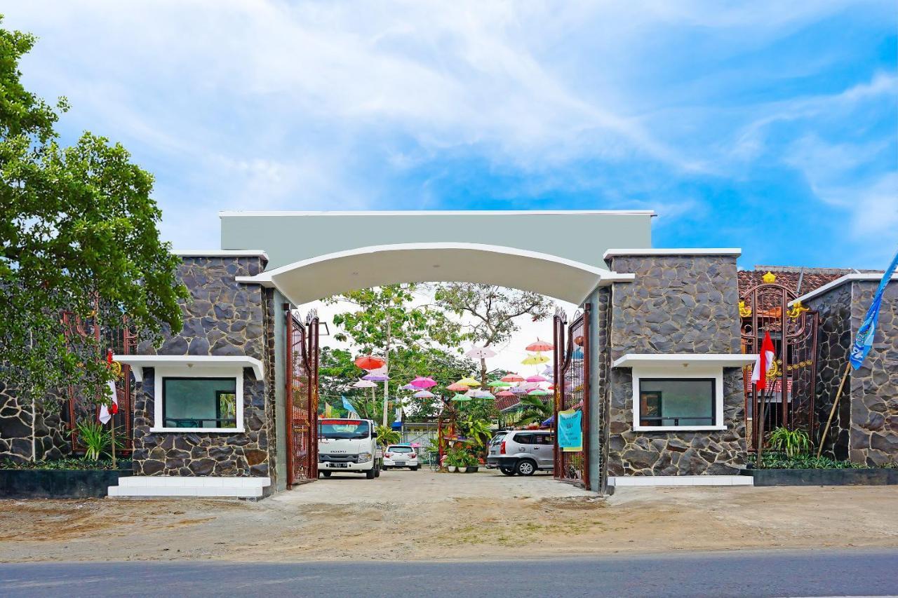 Super Oyo 91568 Trisna Srabah Resort Homestay & Resto Kalangbret ภายนอก รูปภาพ